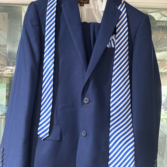 Men’s 2 Piece Suit - Picture 3 of 6